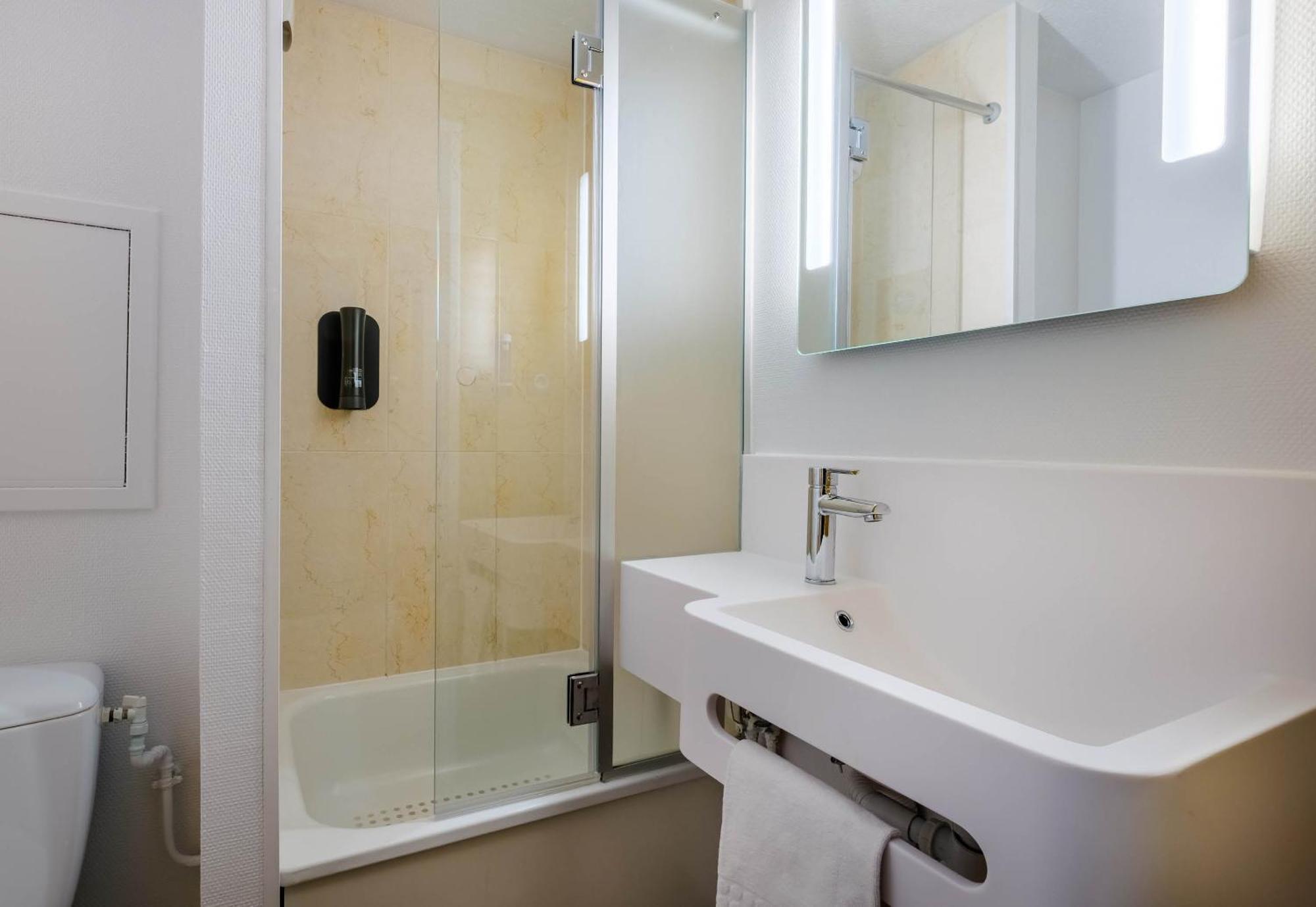 B&B Hotel Frejus Puget-Sur-Argens Buitenkant foto