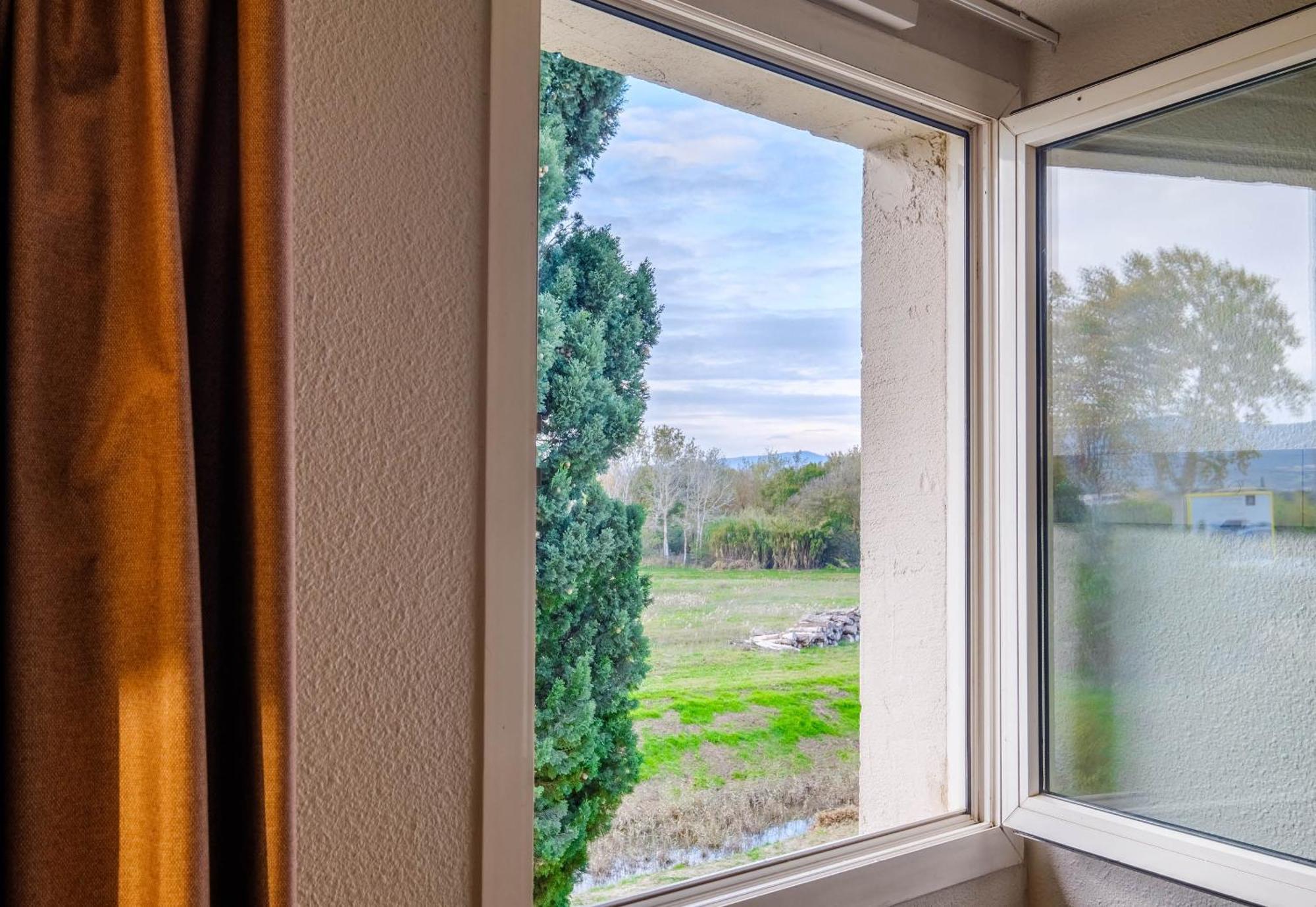 B&B Hotel Frejus Puget-Sur-Argens Buitenkant foto